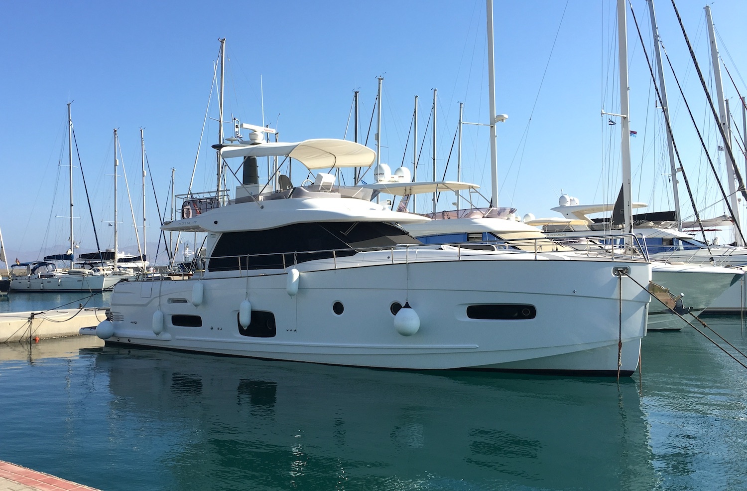 Экстерьер Azimut Magellano 53