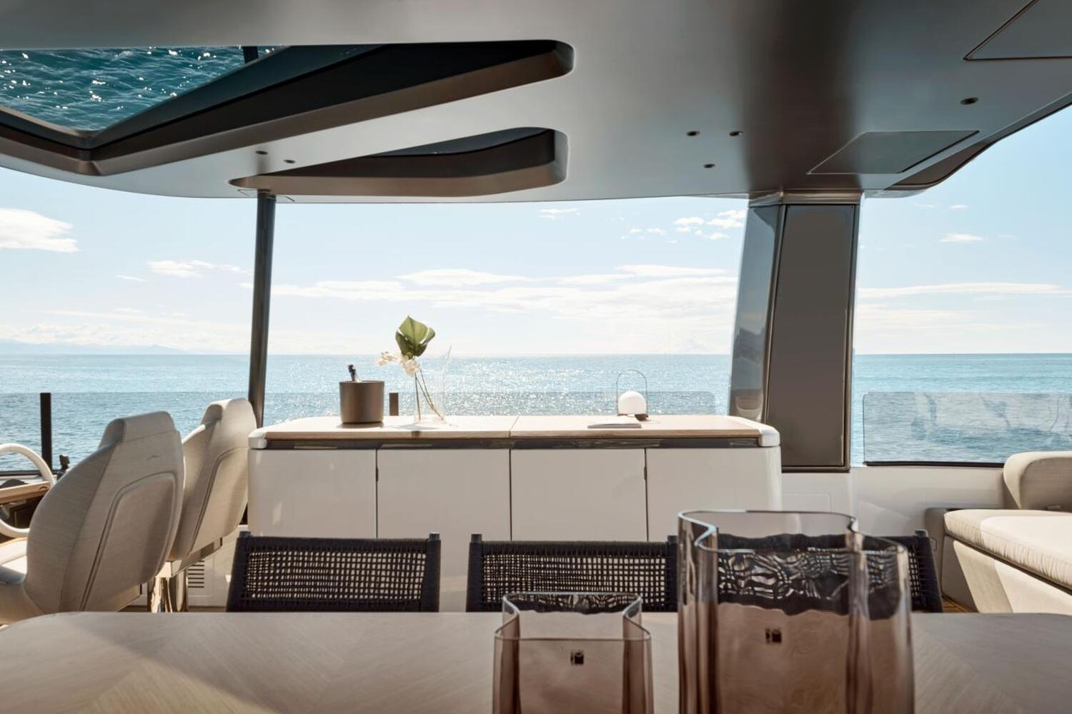 SD9 Flybridge 2