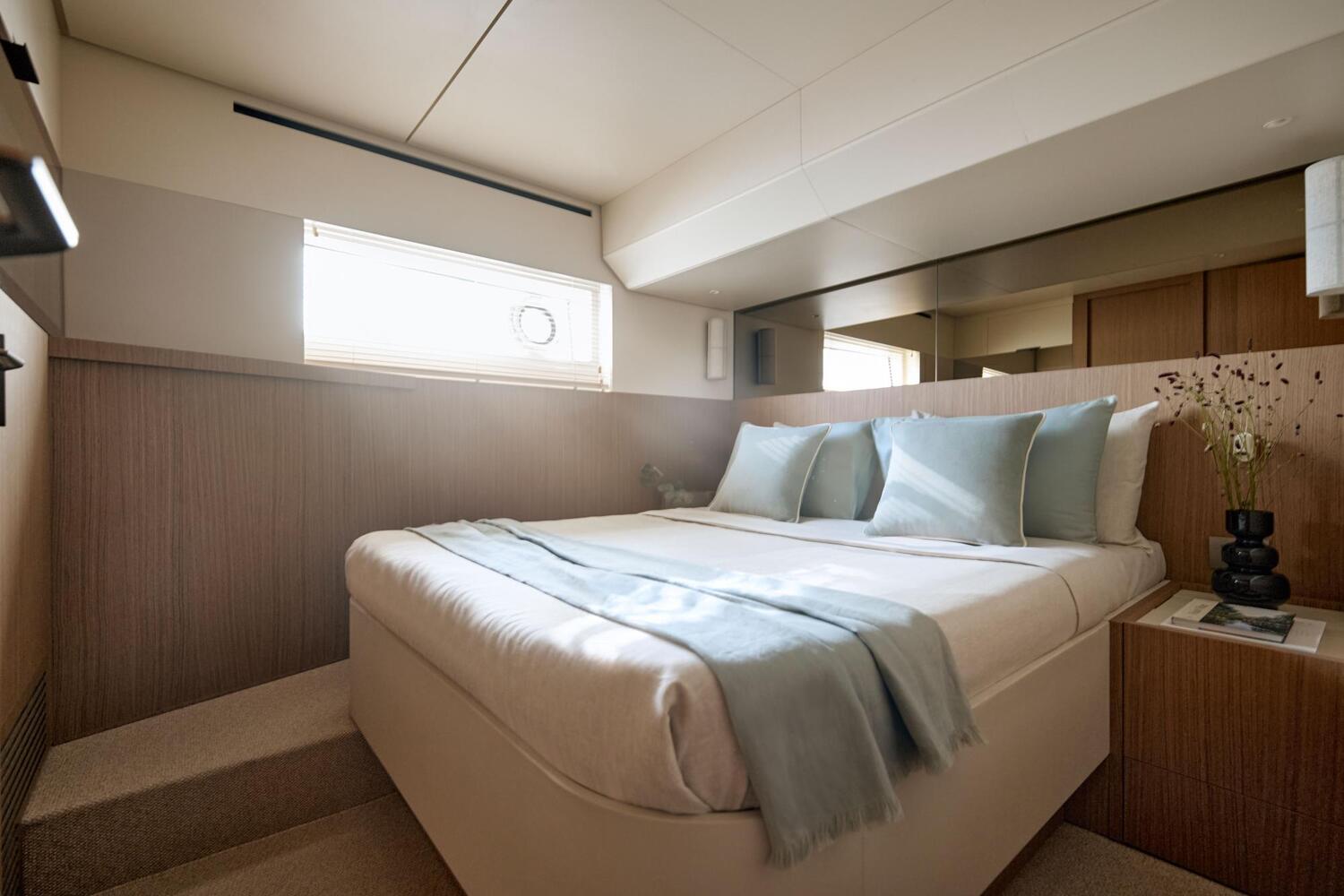 SD9 Starboard VIP cabin
