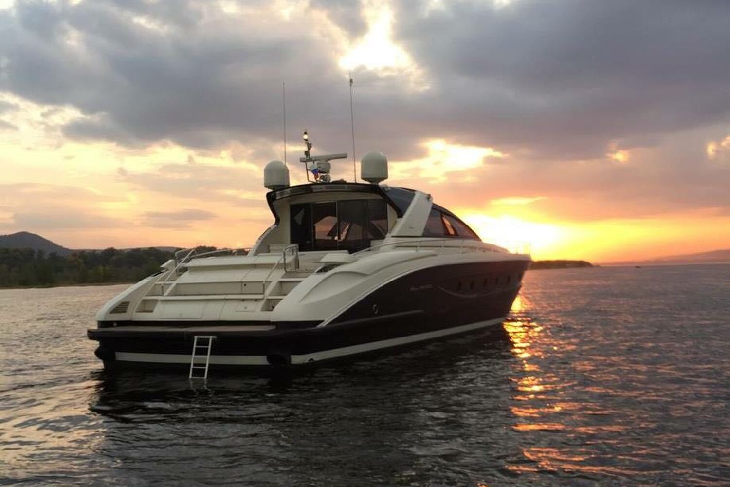 Экстерьер Riva Ego 68