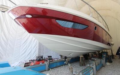 Монтаж дополнительного оборудования. Покраска борта яхты Azimut 43S