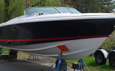 Предпродажная подготовка катера Chris-Craft. Полировка бортов и сервис двигателей