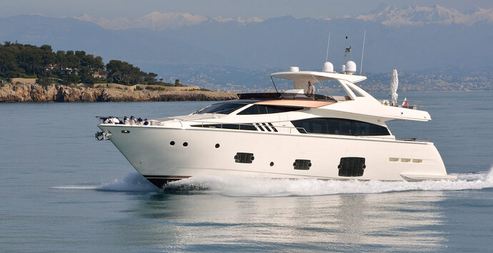 Ferretti 800
