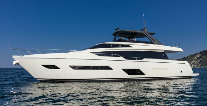 Ferretti Yachts 780
