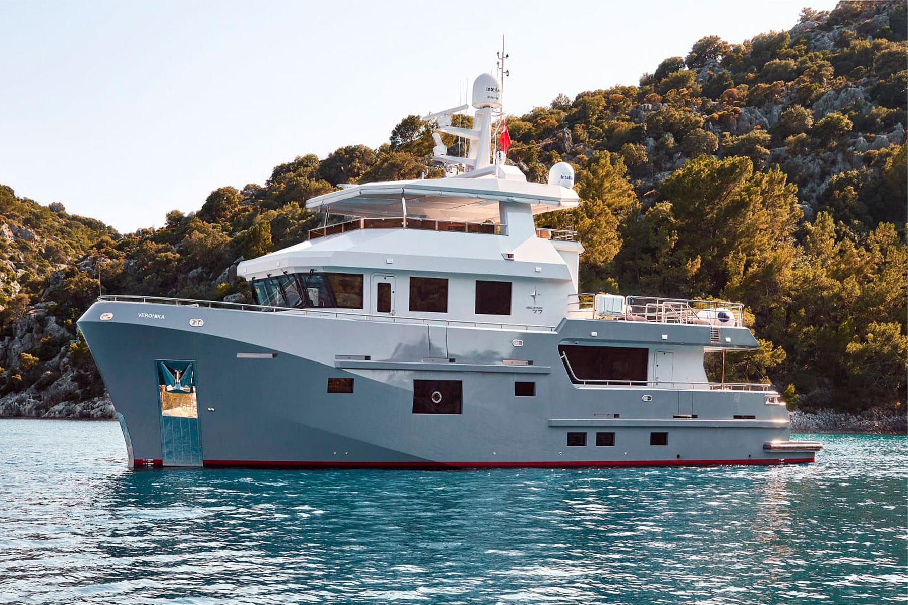 Bering B77