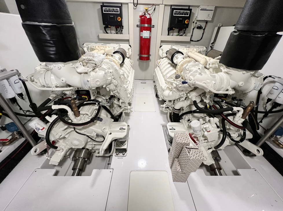 ТО моторной яхты Azimut 72 Fly