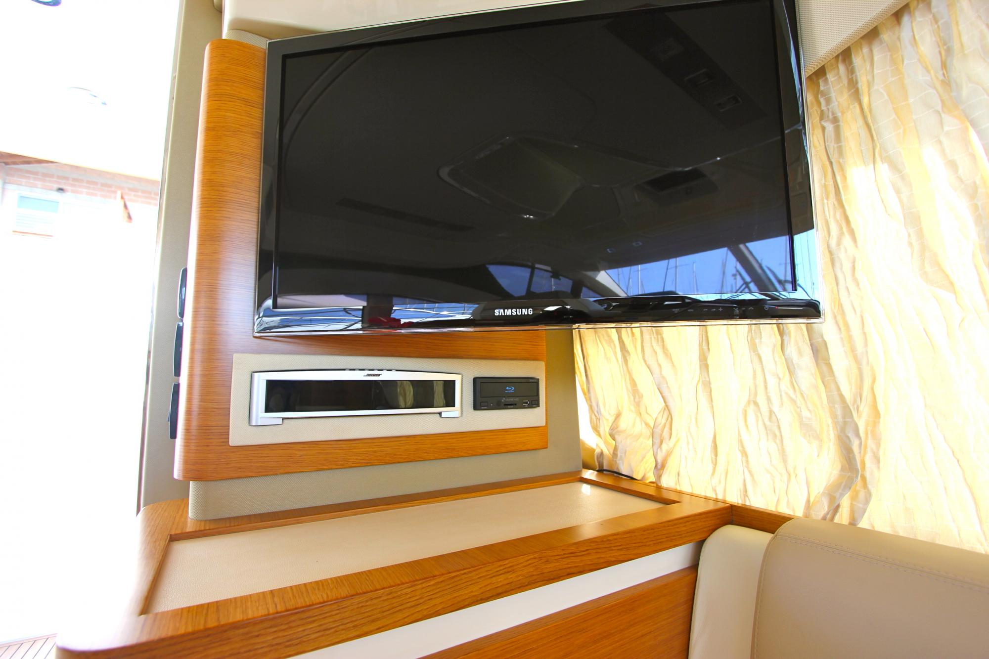 Монтаж AIS 650. Установка музыкальной системы и SAT тв на Azimut