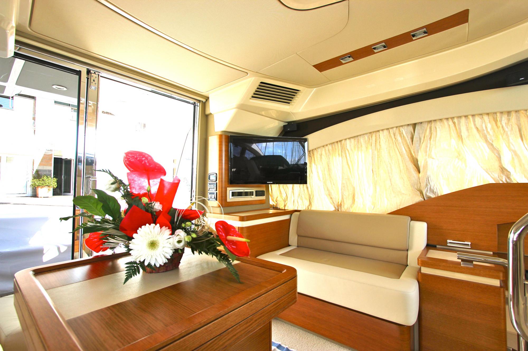 Монтаж AIS 650. Установка музыкальной системы и SAT тв на Azimut