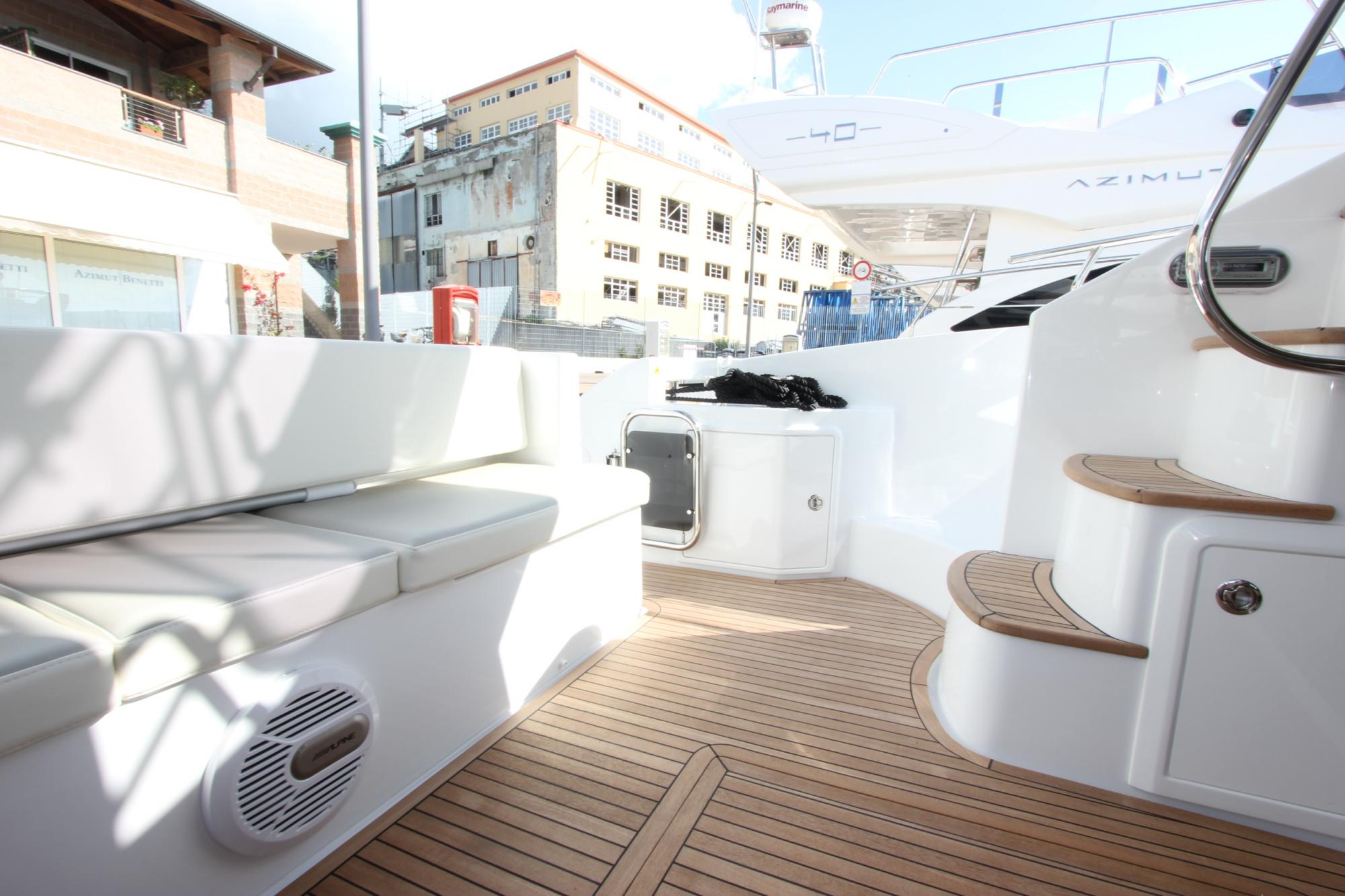 Монтаж AIS 650. Установка музыкальной системы и SAT тв на Azimut