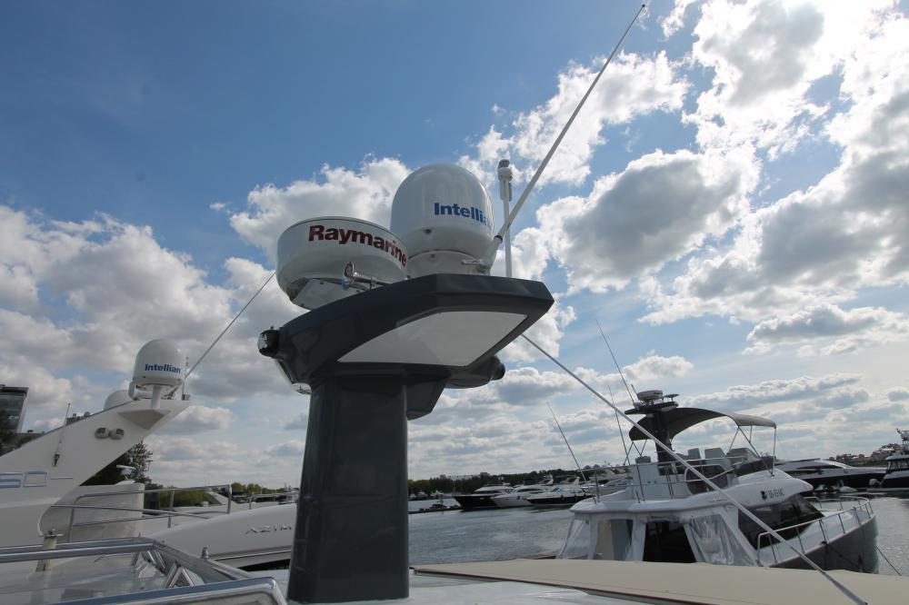 Монтаж дополнительного оборудования на яхту Azimut 43HT Magellano