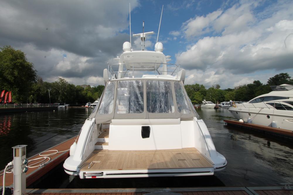 Монтаж дополнительного оборудования на яхту Azimut. Пошив тентов