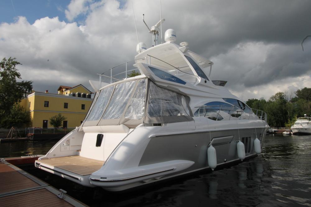 Монтаж дополнительного оборудования на яхту Azimut. Пошив тентов