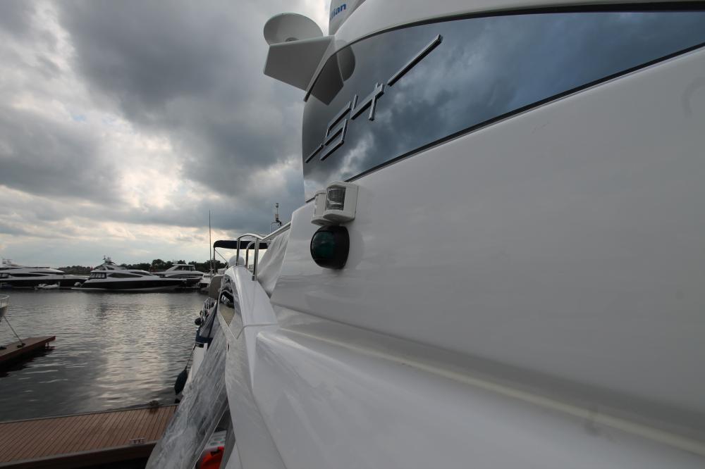Монтаж дополнительного оборудования на яхту Azimut. Пошив тентов