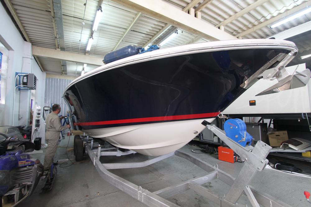 Предпродажная подготовка катера Chris-Craft. Полировка бортов и сервис двигателей