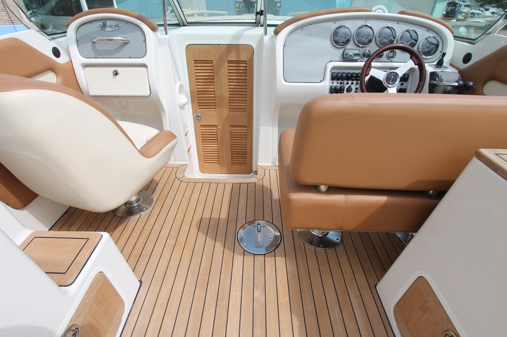 Предпродажная подготовка катера Chris-Craft. Полировка бортов и сервис двигателей