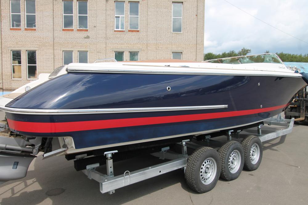Предпродажная подготовка катера Chris-Craft. Полировка бортов и сервис двигателей