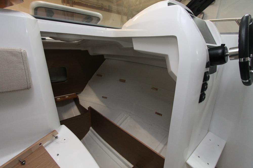 Монтаж оборудования и подвесного двигателя на катер Beneteau Antares 6.80