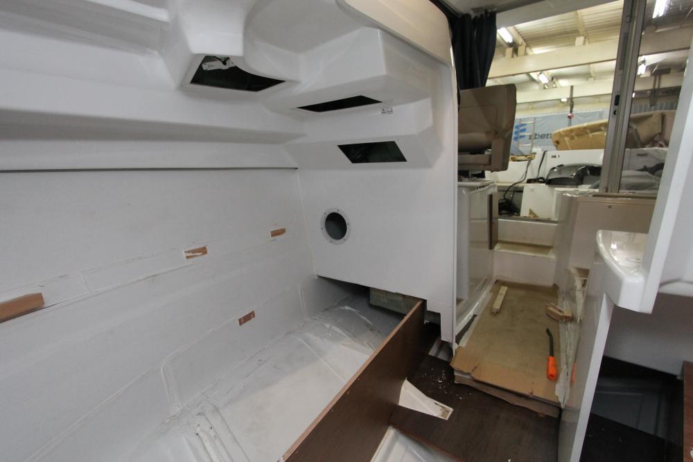 Монтаж оборудования и подвесного двигателя на катер Beneteau Antares 6.80