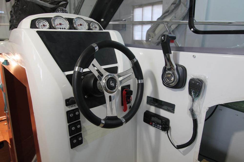 Монтаж оборудования и подвесного двигателя на катер Beneteau Antares 6.80