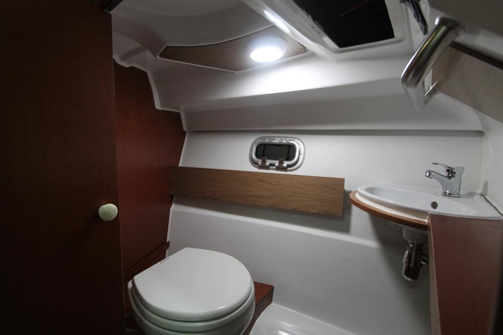 Монтаж оборудования и подвесного двигателя на катер Beneteau Antares 6.80