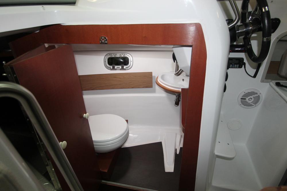 Монтаж оборудования и подвесного двигателя на катер Beneteau Antares 6.80