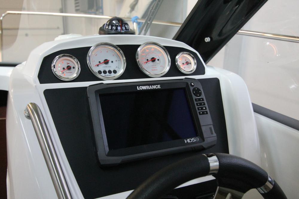 Монтаж оборудования и подвесного двигателя на катер Beneteau Antares 6.80