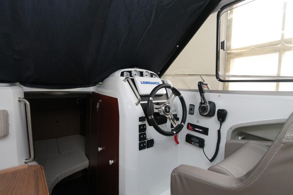 Монтаж оборудования и подвесного двигателя на катер Beneteau Antares 6.80