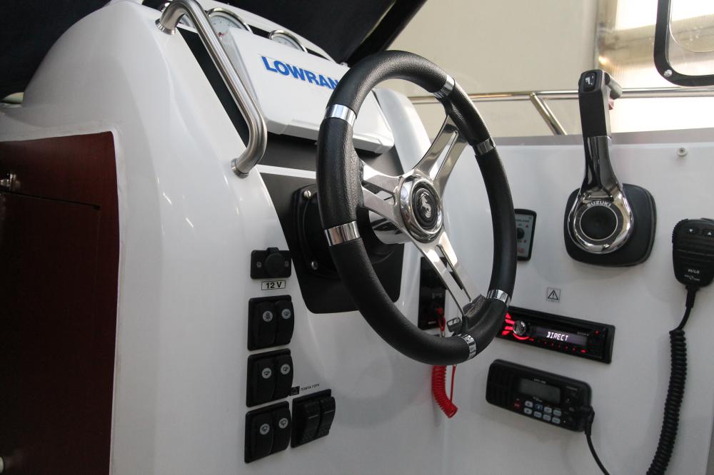 Монтаж оборудования и подвесного двигателя на катер Beneteau Antares 6.80