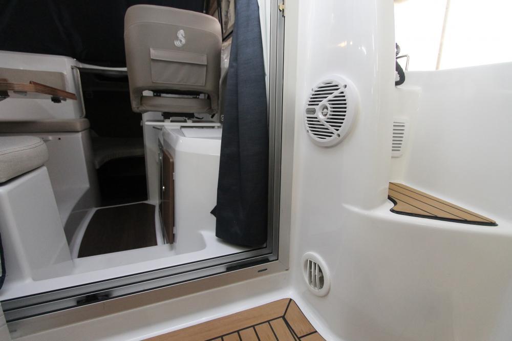 Монтаж оборудования и подвесного двигателя на катер Beneteau Antares 6.80
