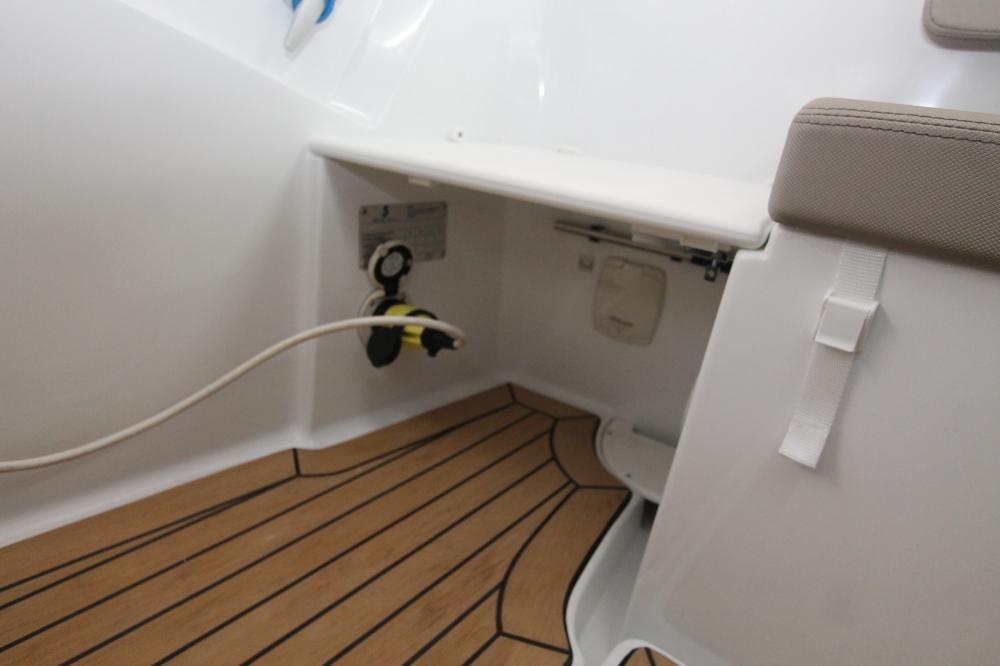 Монтаж оборудования и подвесного двигателя на катер Beneteau Antares 6.80
