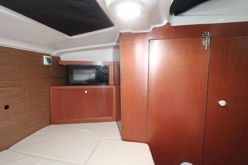 Монтаж оборудования и подвесного двигателя на катер Beneteau Antares 6.80