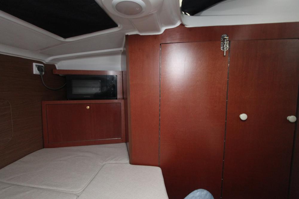 Монтаж оборудования и подвесного двигателя на катер Beneteau Antares 6.80