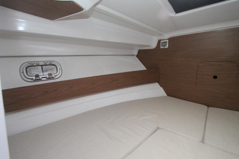 Монтаж оборудования и подвесного двигателя на катер Beneteau Antares 6.80