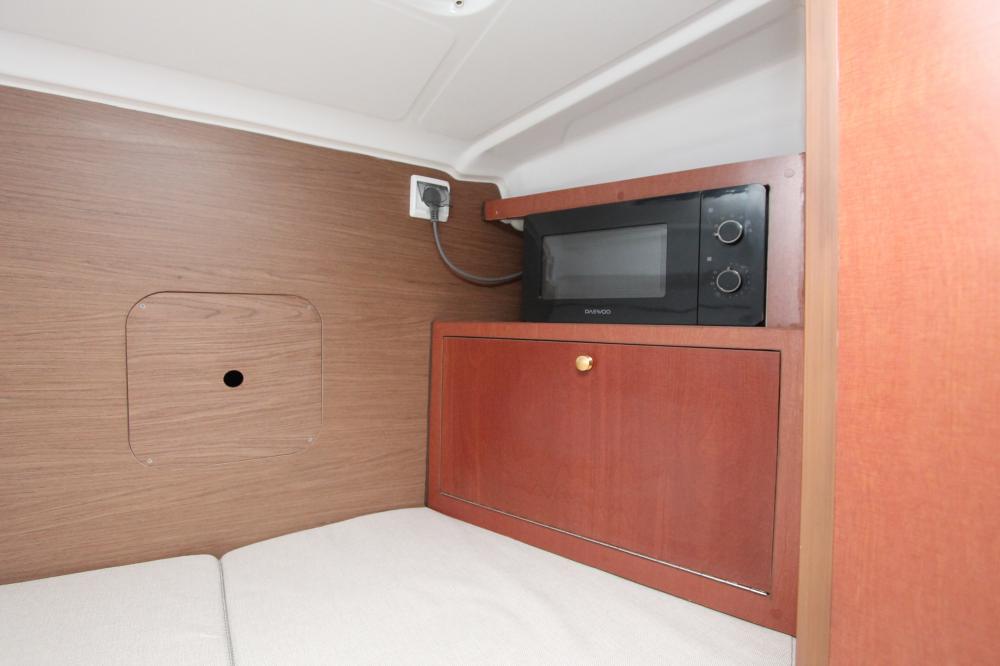 Монтаж оборудования и подвесного двигателя на катер Beneteau Antares 6.80
