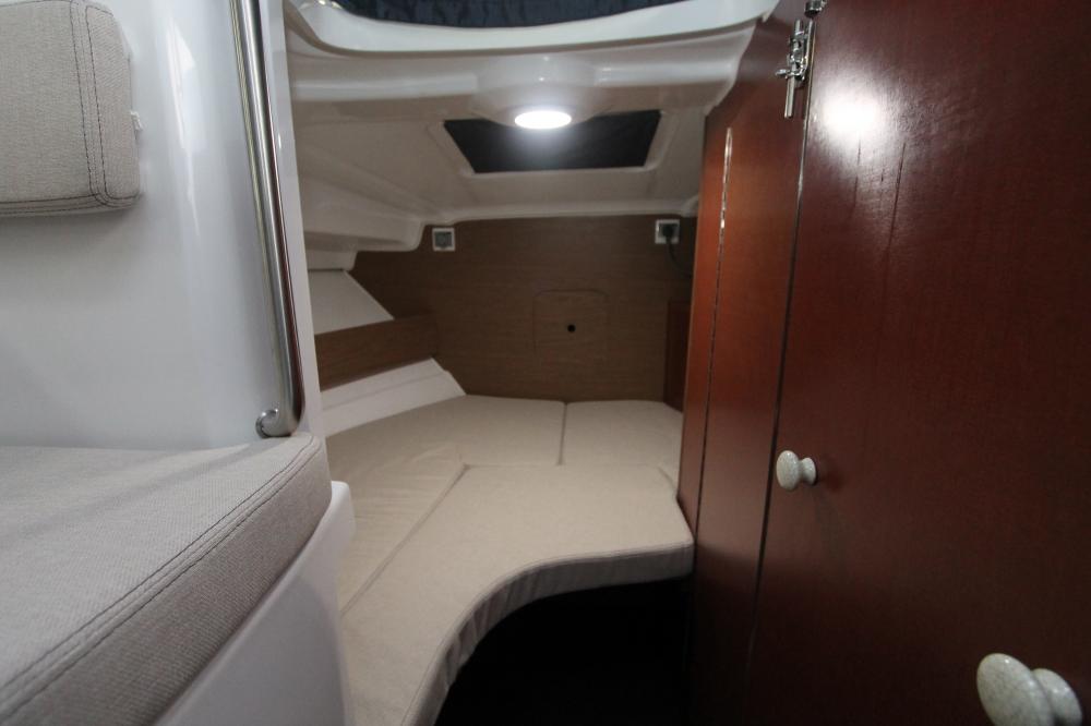 Монтаж оборудования и подвесного двигателя на катер Beneteau Antares 6.80