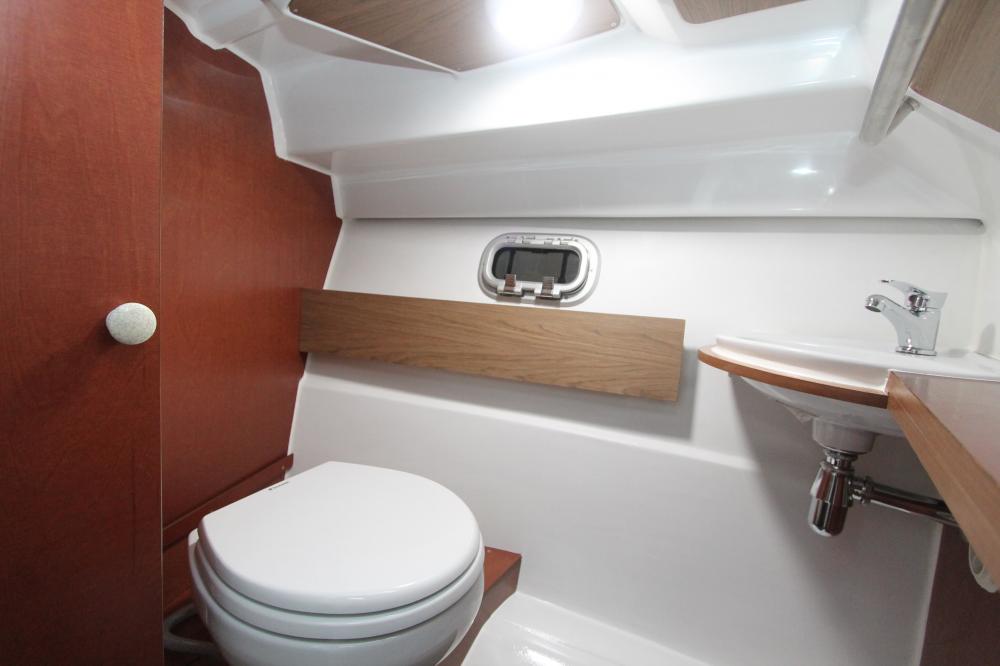 Монтаж оборудования и подвесного двигателя на катер Beneteau Antares 6.80