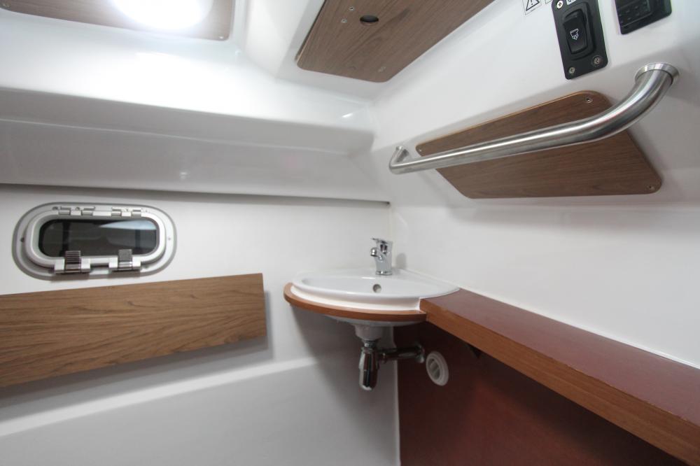 Монтаж оборудования и подвесного двигателя на катер Beneteau Antares 6.80
