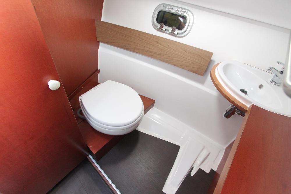 Монтаж оборудования и подвесного двигателя на катер Beneteau Antares 6.80