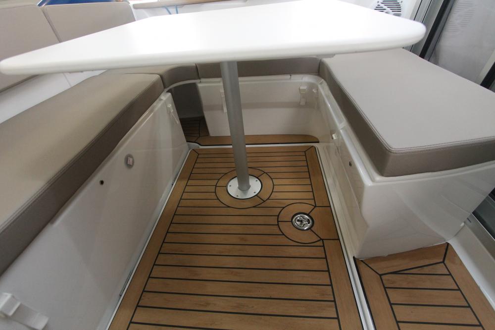 Монтаж оборудования и подвесного двигателя на катер Beneteau Antares 6.80