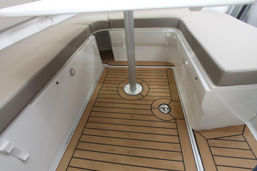 Монтаж оборудования и подвесного двигателя на катер Beneteau Antares 6.80