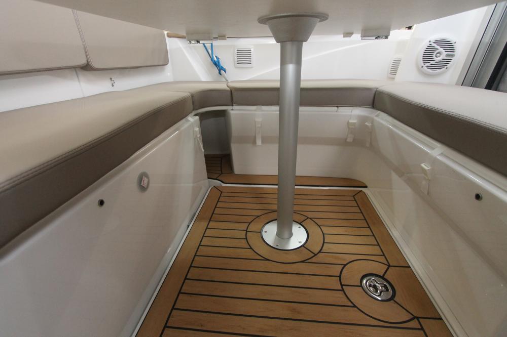 Монтаж оборудования и подвесного двигателя на катер Beneteau Antares 6.80