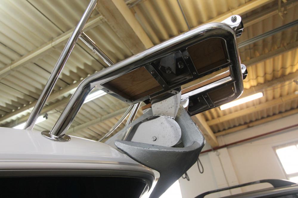 Монтаж оборудования и подвесного двигателя на катер Beneteau Antares 6.80