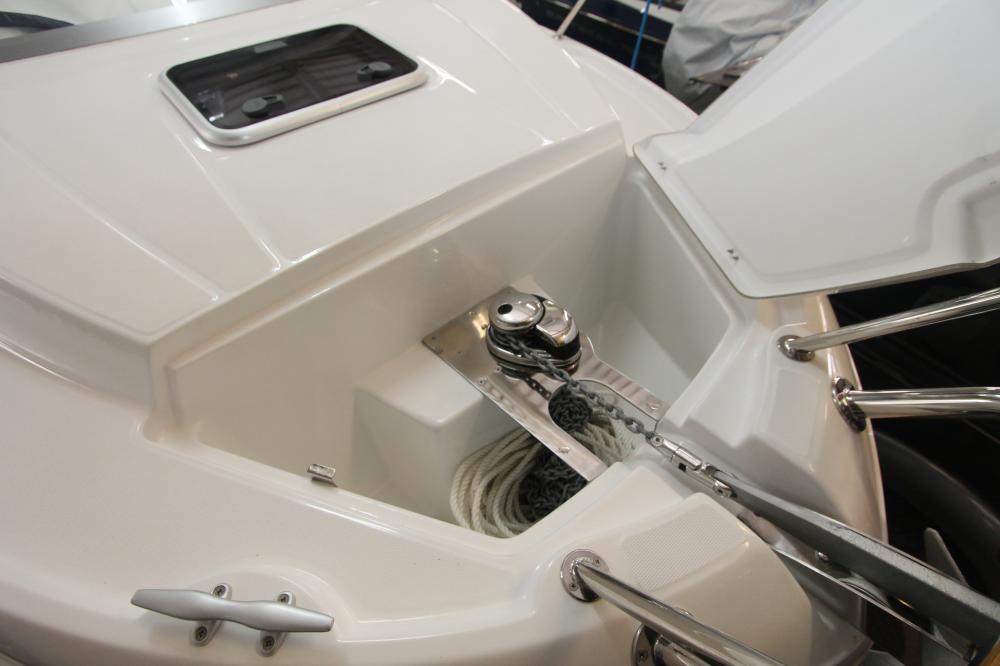 Монтаж оборудования и подвесного двигателя на катер Beneteau Antares 6.80