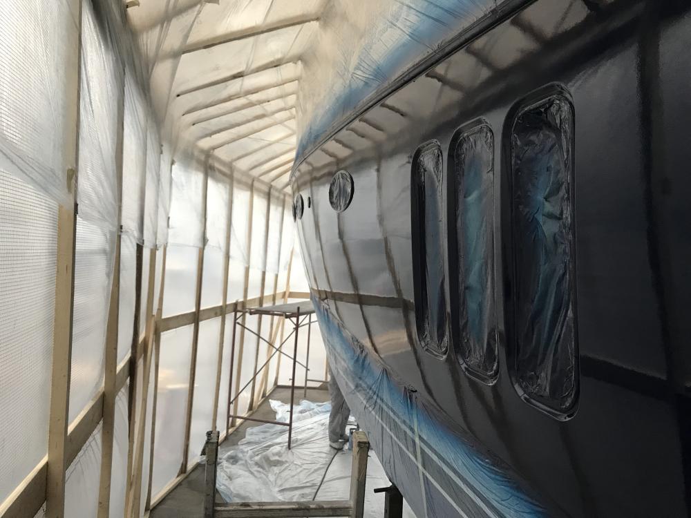Окраска бортов моторной яхты