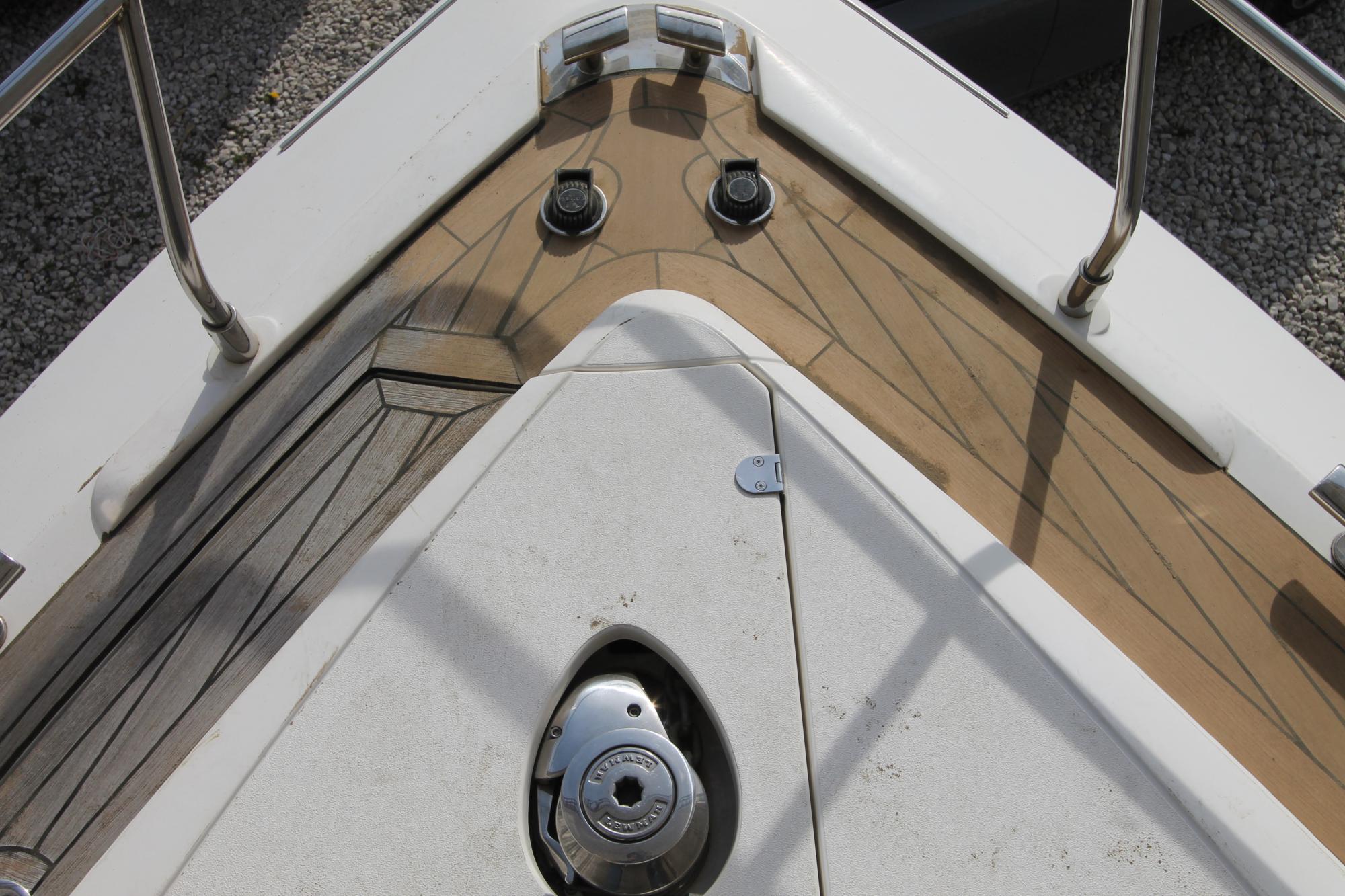 Шлифовка палубы. Подготовка яхты Fairline targa 52 к навигации