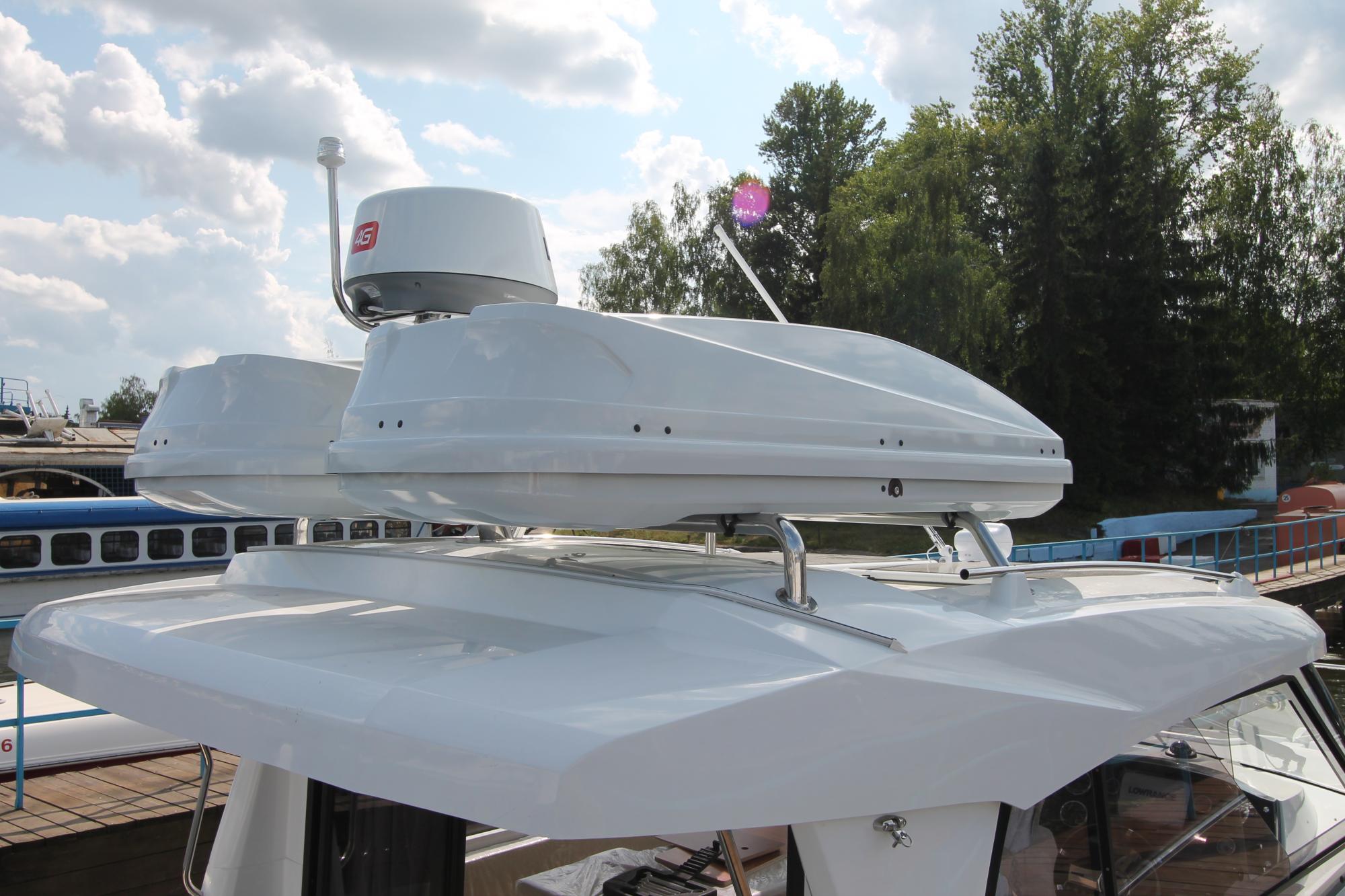 Монтаж оборудования и двух двигателей MERCURY 150 на Beneteau 8.80