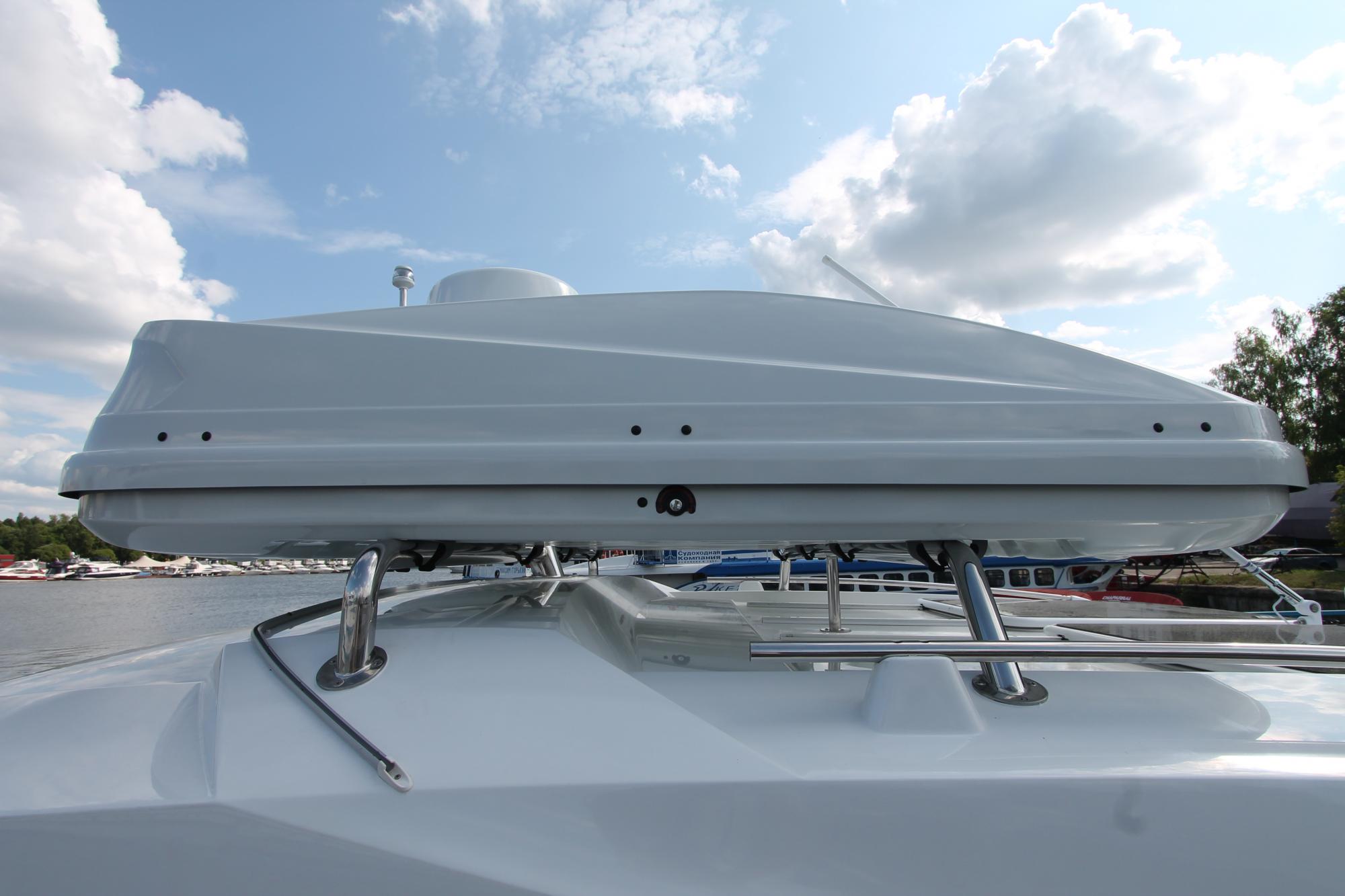 Монтаж оборудования и двух двигателей MERCURY 150 на Beneteau 8.80