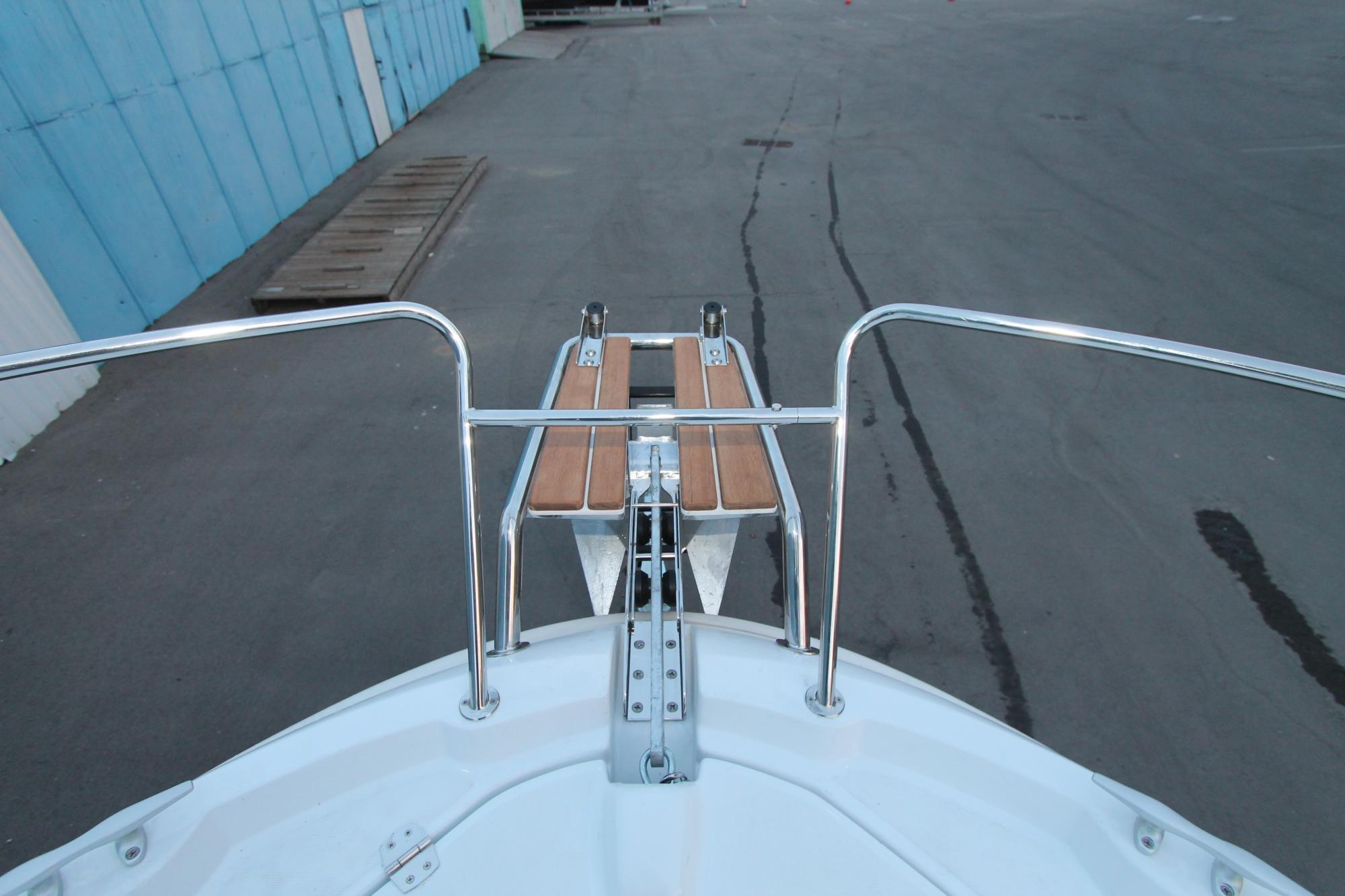 Монтаж оборудования и двигателя YAMAHA 150 на Beneteau Antares 7.80