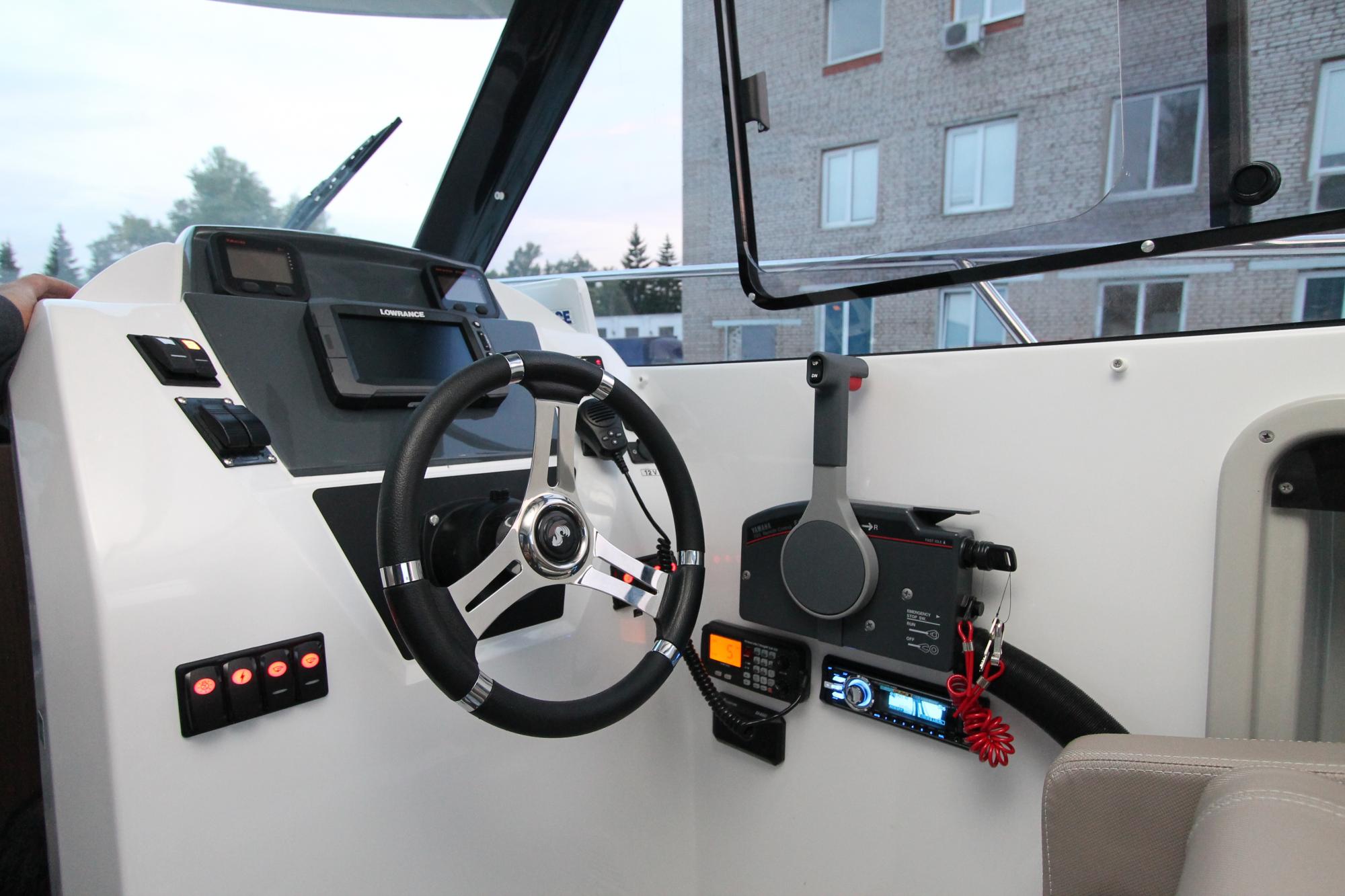 Монтаж оборудования и двигателя YAMAHA 150 на Beneteau Antares 7.80