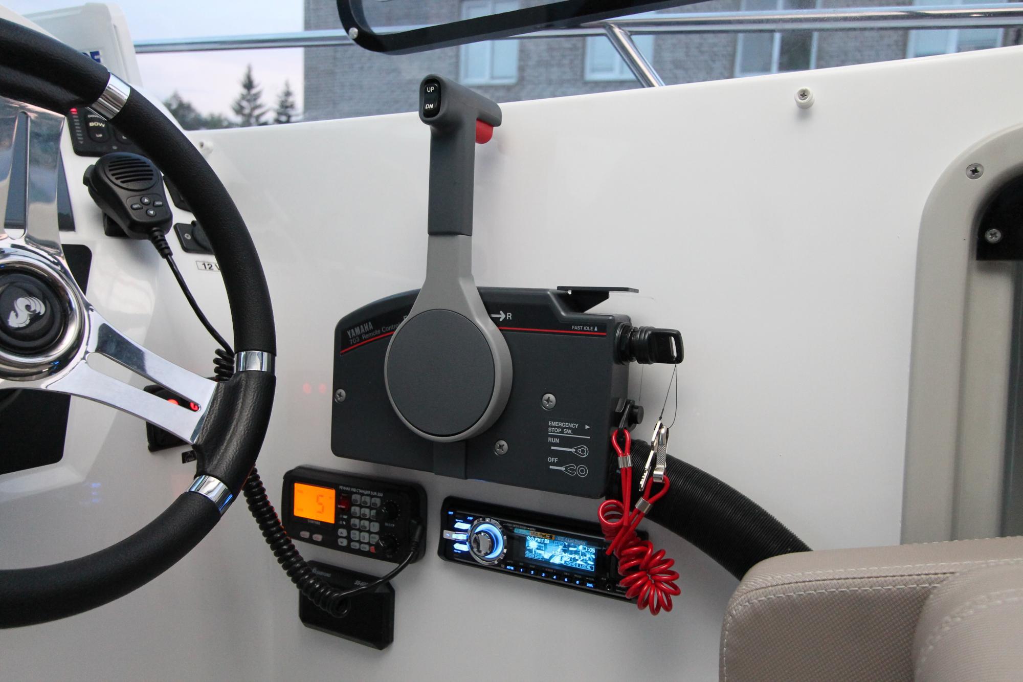 Монтаж оборудования и двигателя YAMAHA 150 на Beneteau Antares 7.80